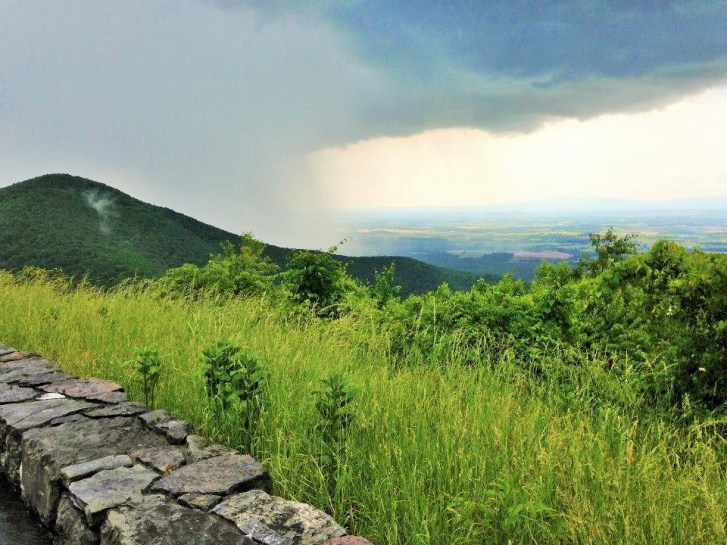 Thunder storm working up over the Shenandoah Valley 
