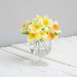 original_artificial-daffodils-in-glass-vase